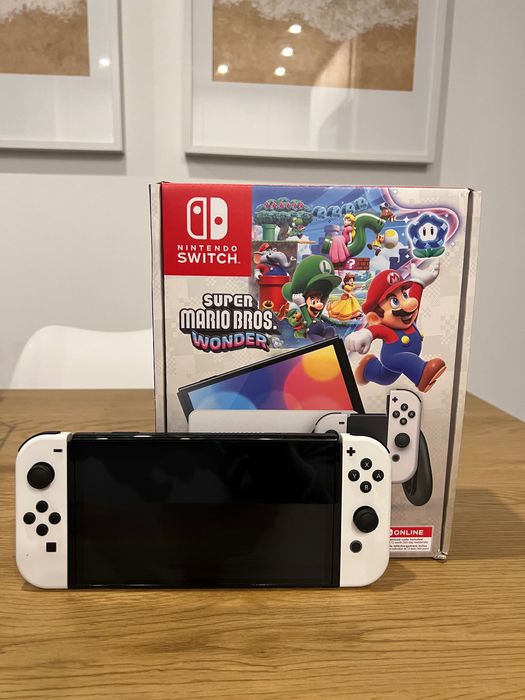 Consola Nintendo Switch Oled Branco + Jogo Super Mario Bros Wonder