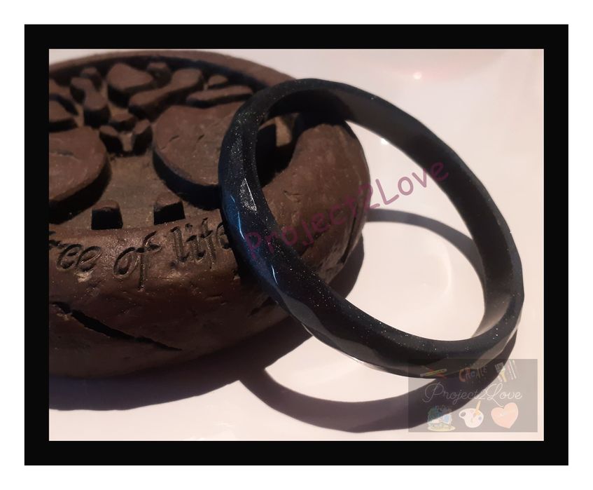Pulseiras feitas em resina