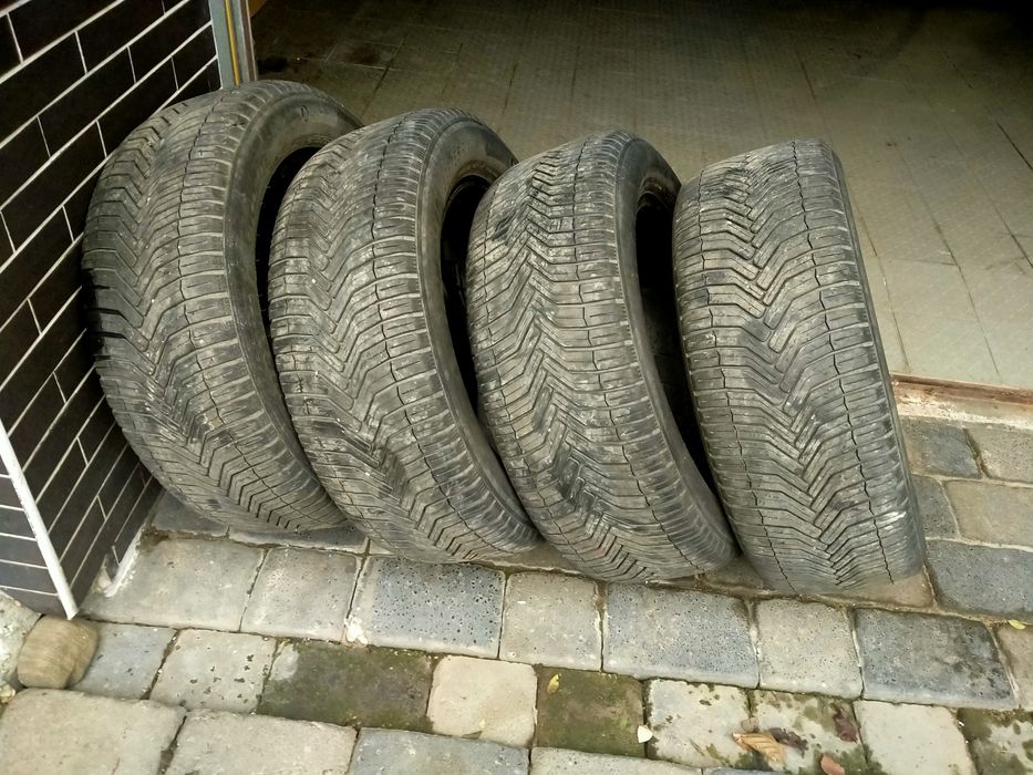 Opony całoroczne 235/55/17