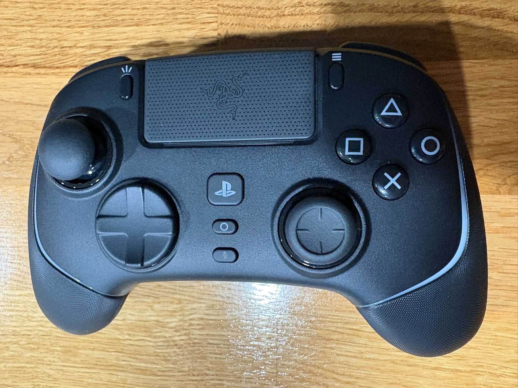 Pad bezprzewodowy Razer Wolverine V2 Pro