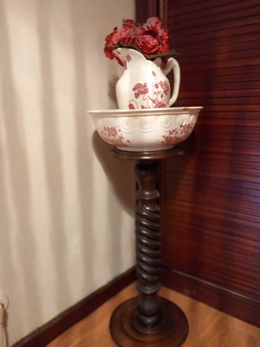 Coluna em madeira torneada