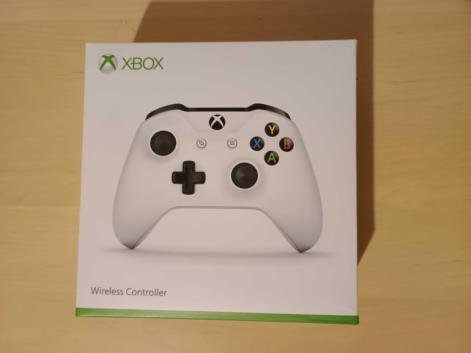 Xbox One S 500GB (oryginalne opakowanie) + 2 pady + kable + 4 gry