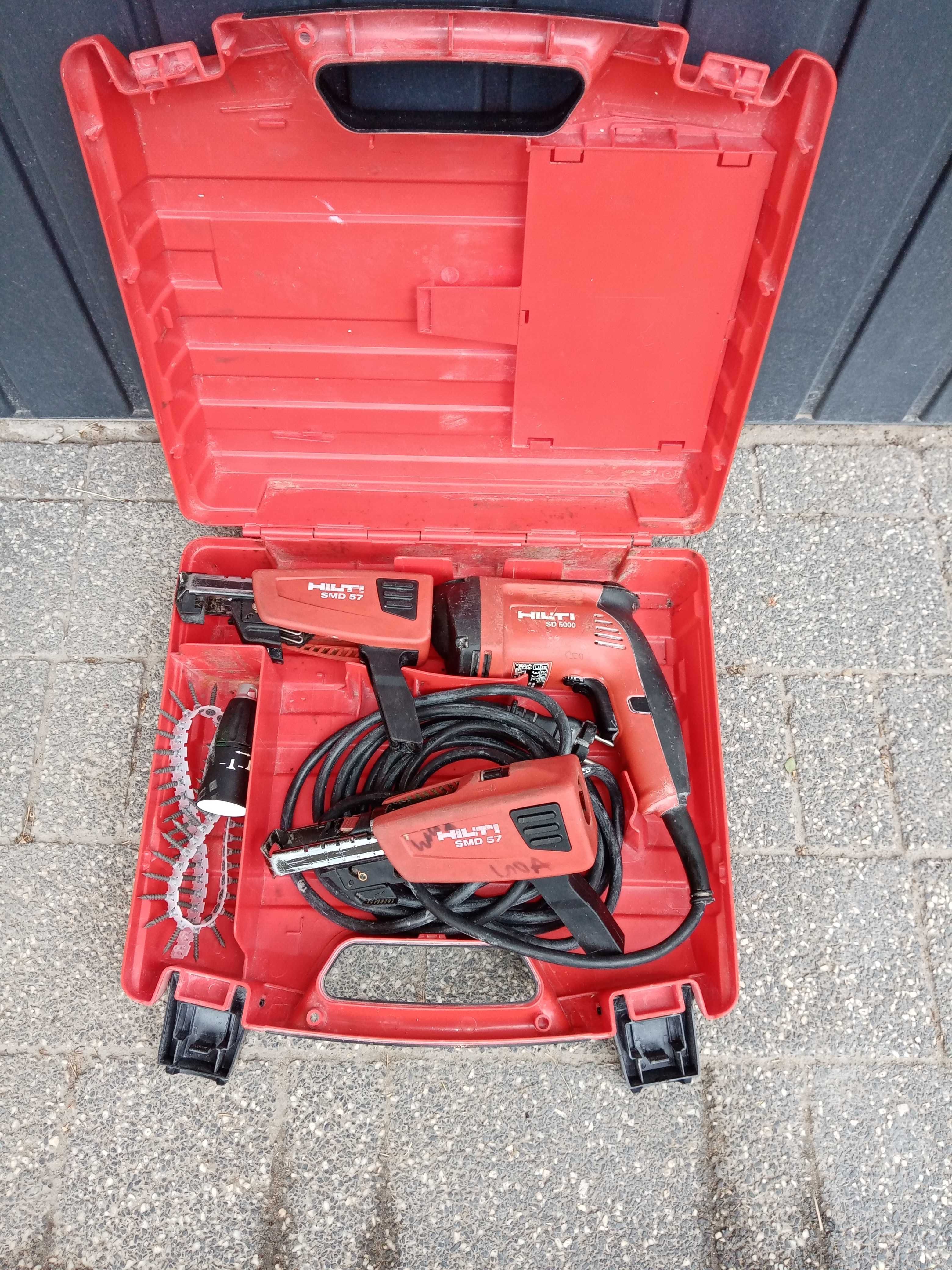 Wkrętarka taśmowa do płyt gipsowo kartonowych Makita DFS 250 + Bateria