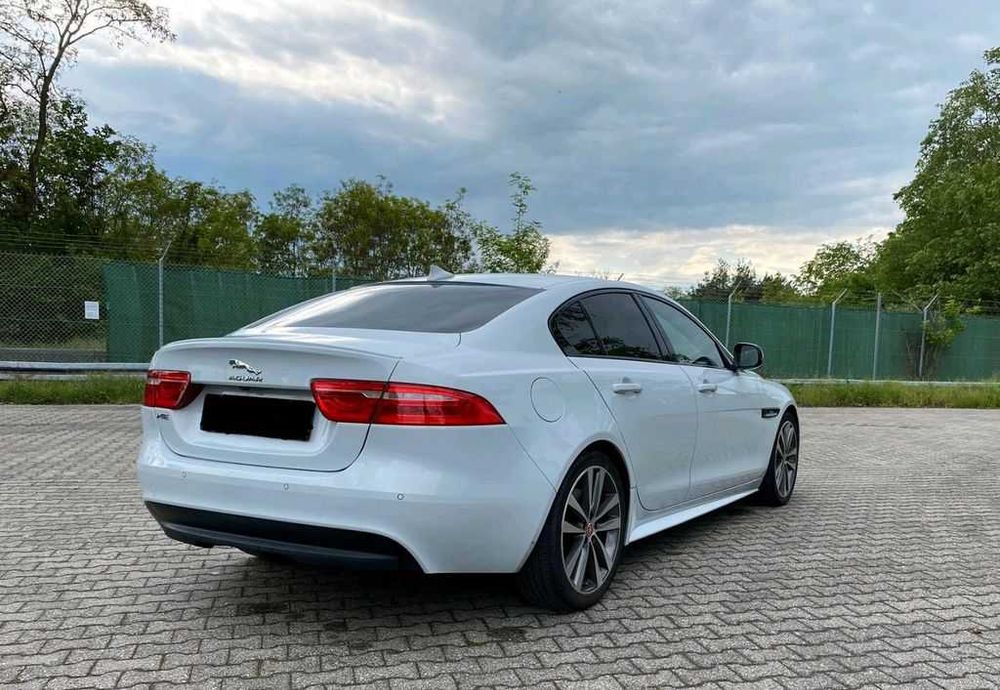 Бампер передній Jaguar XE X760 запчастини Ягуар ХЕ Х 760