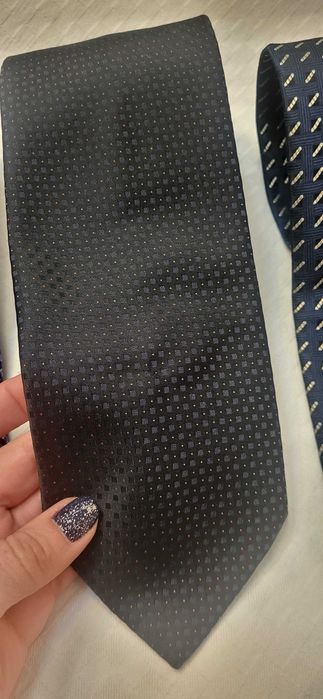 Várias gravatas de marca - usadas mas em excelente estado