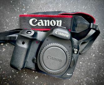 Sprzedam mój ukochany aparat Canon EOS 5D mark III :)