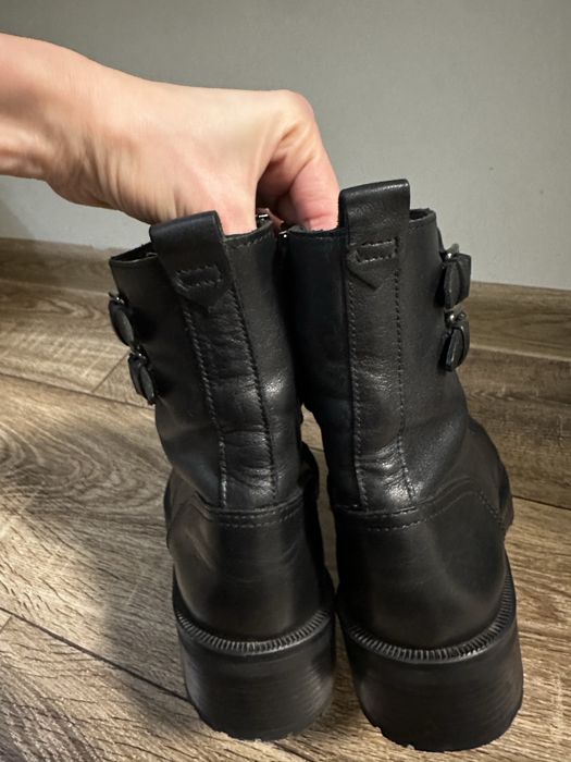 Чорні шкіряні напівчоботи