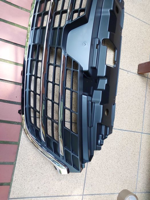 RENAULT TRAFIC III LIFT 2019 + grill atrapa w zderzaku chrom