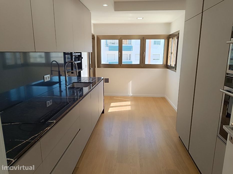 Magnífico T4 com garagem e arrecadação!