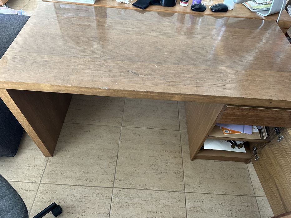 Secretaria castanha do ikea