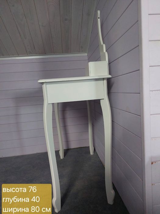 Туалетный столик в детскую комнату