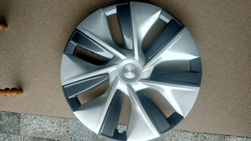 Tesla model Y 24 колпак диска   R19