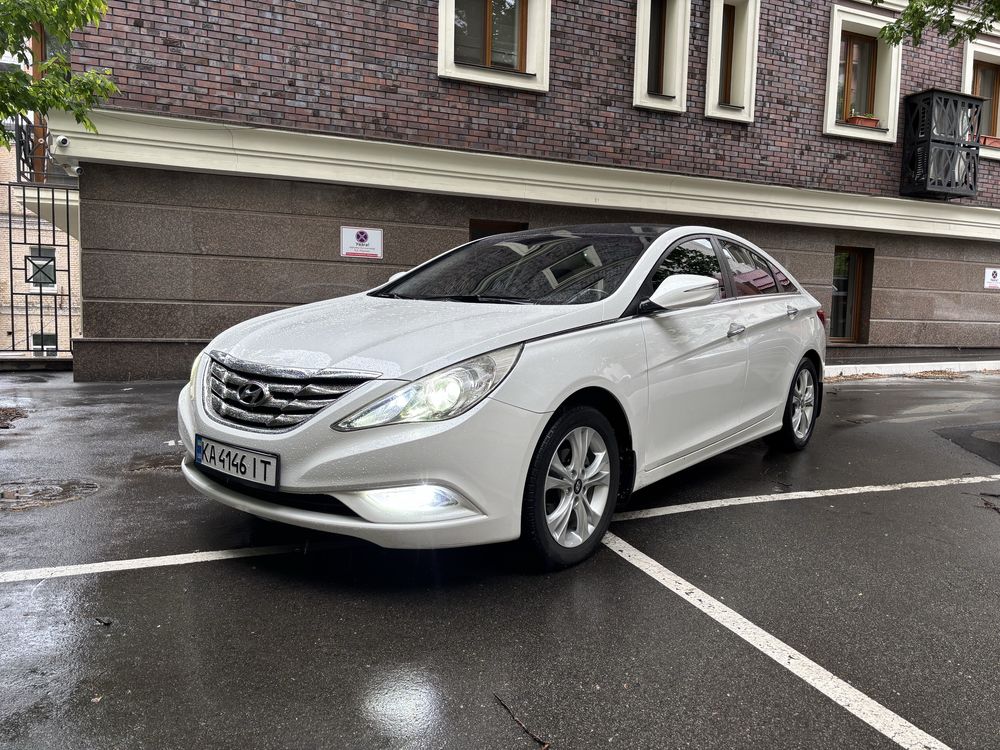 Hyundai Sonata YF 2010 Офіційна(не GDI)