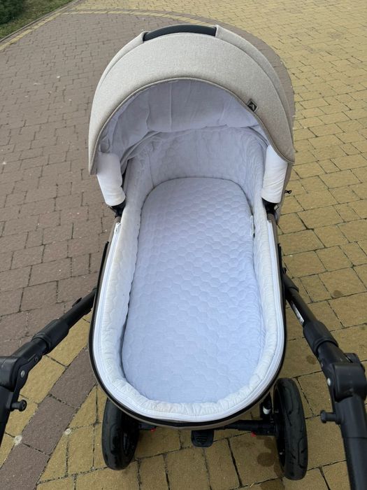 Дитяча коляска 2 в 1 в хорошому стані