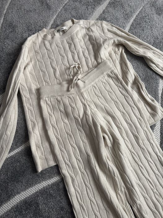 Костюм жіночий розмір універсальний колір беж