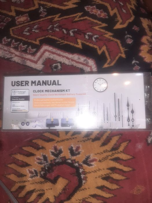 Mechanizm zegarowy ze wskazòwkami