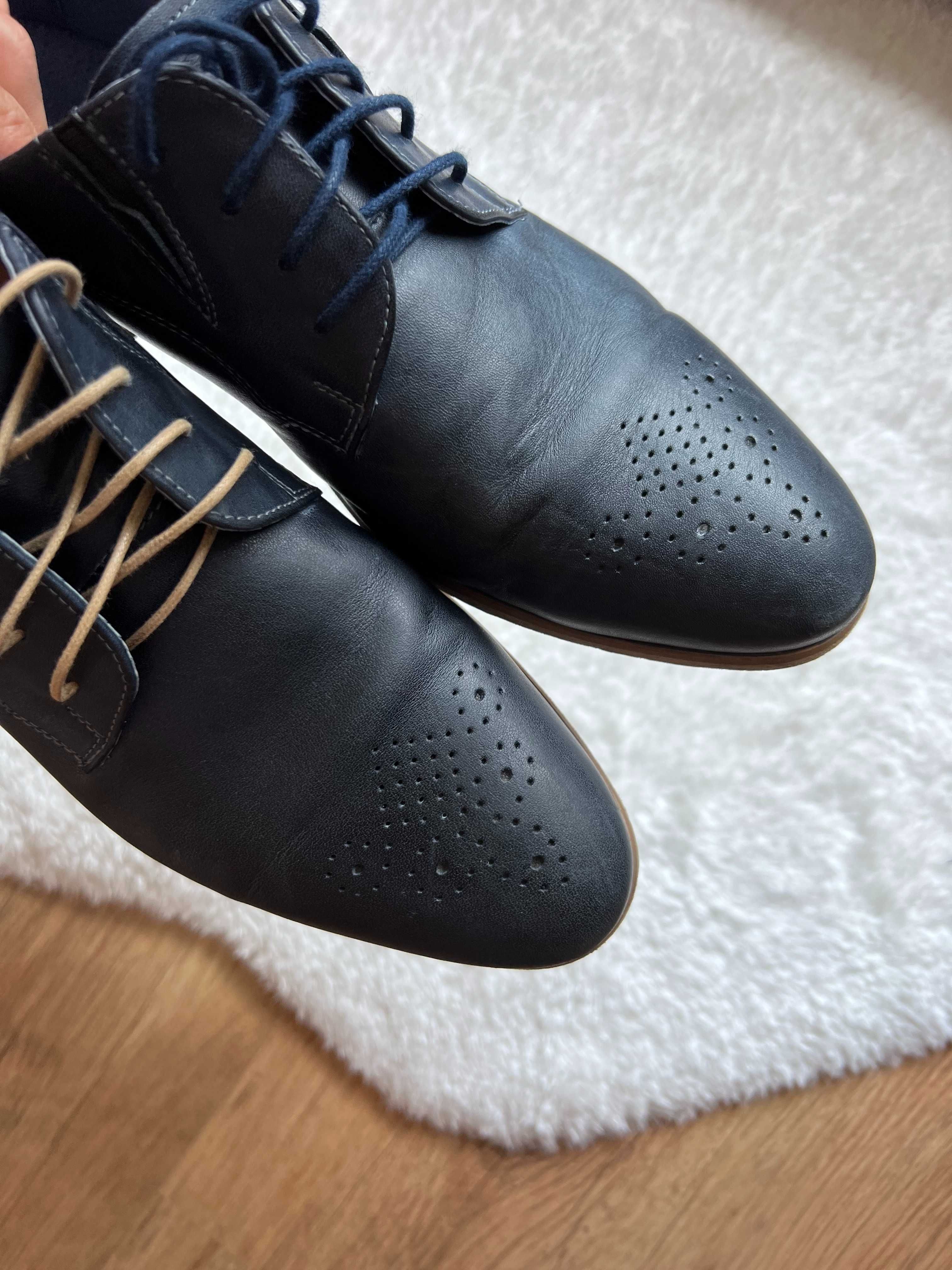 buty eleganckie skórzane, niebieskie / granatowe, rozmiar 40, Lavard