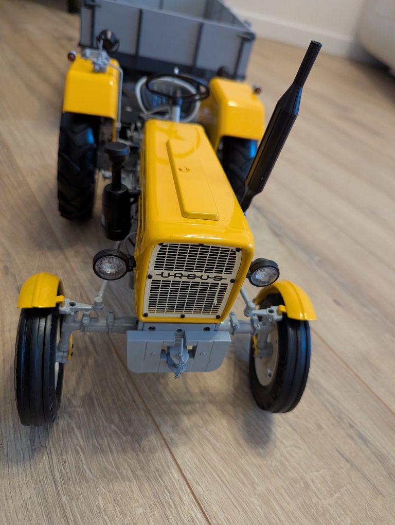 Ursus C-330 DeAgostini model 1:8
