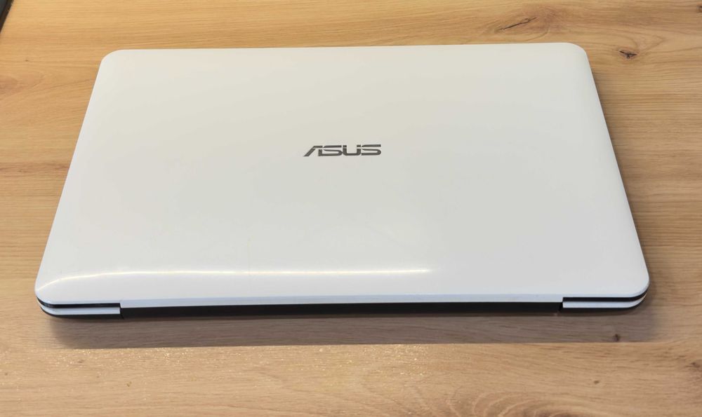 Laptop Asus F555L