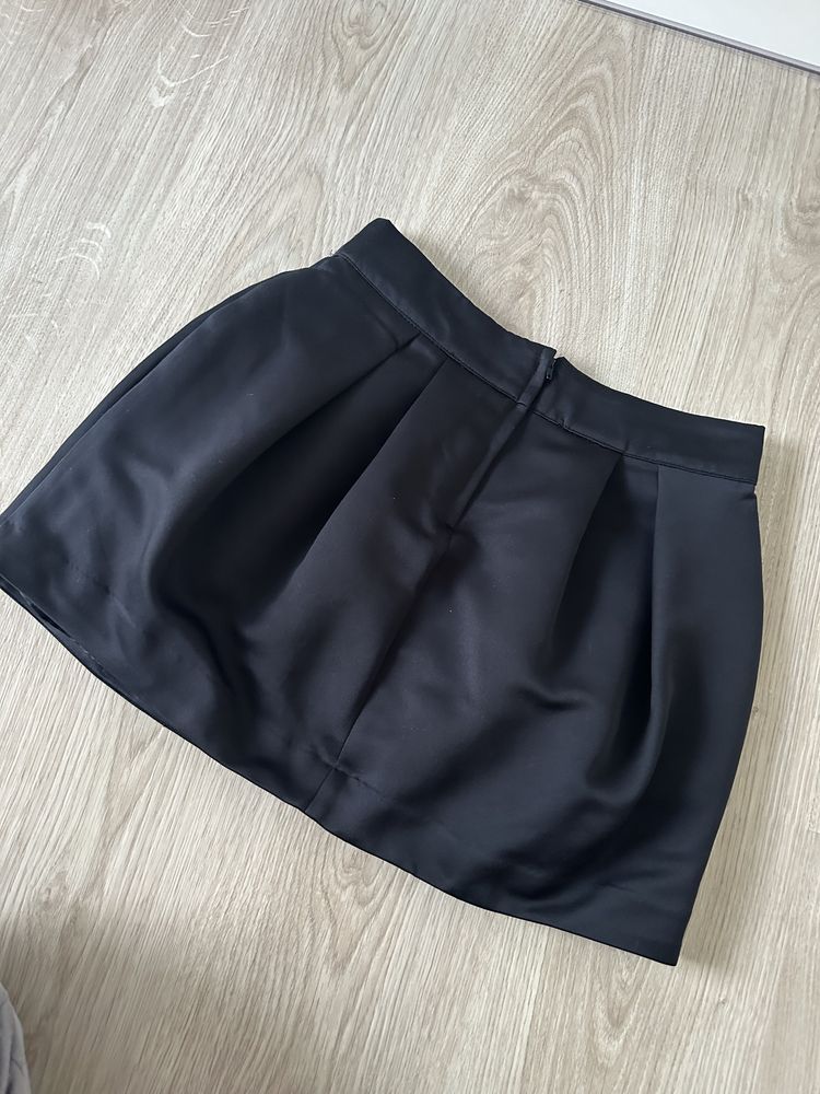 Spódniczka satynowa mini czarna Pull & Bear