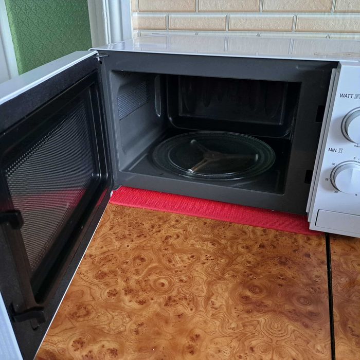 Микрохвильова піч (микроволновка LG)