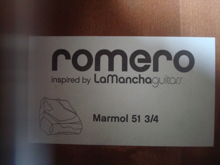 Продам детскую классическую гитару