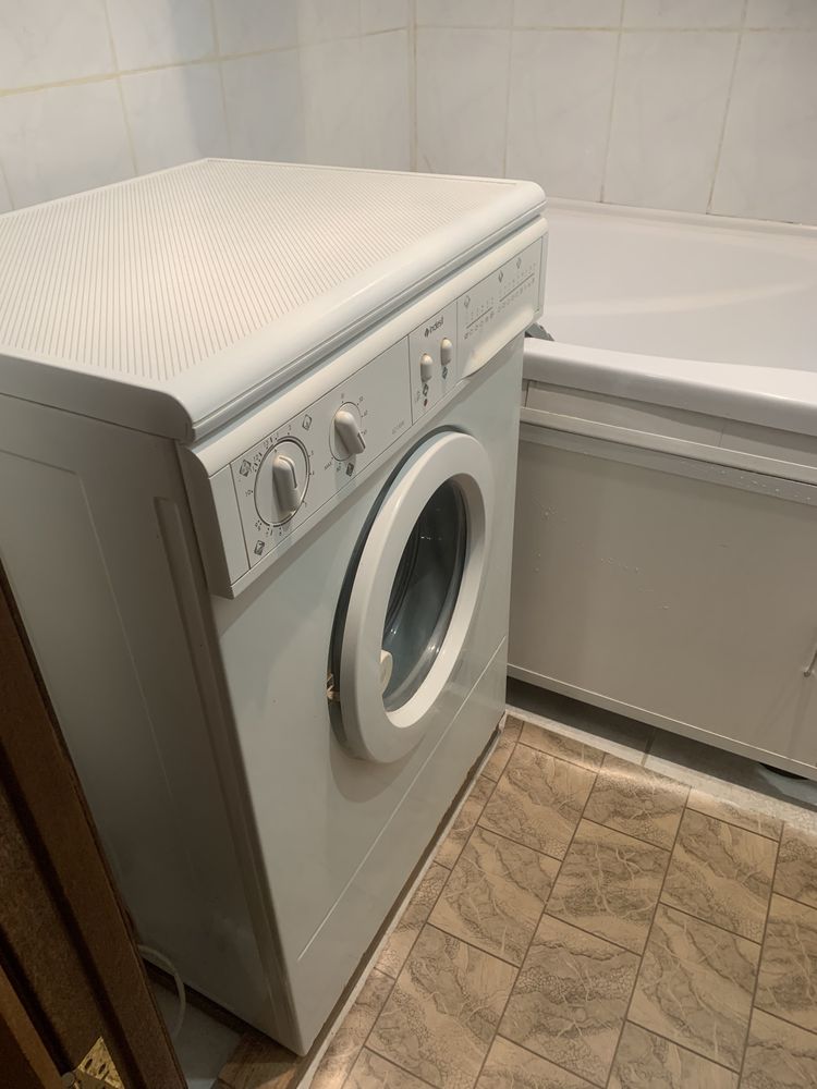 Продам пральну машину Indesit