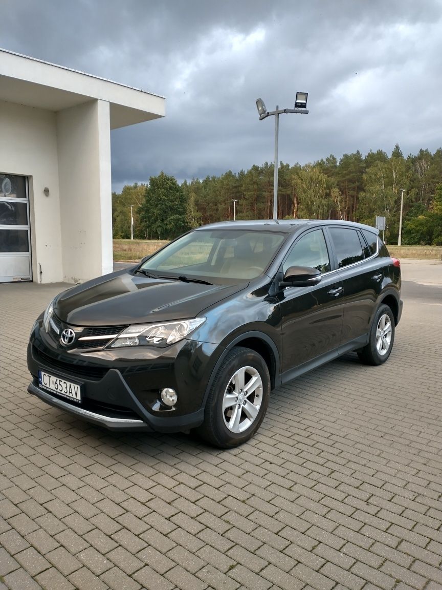 Toyota RAV4 kamera cofania, skórzana tap.el.klapa bag. Czujniki park.