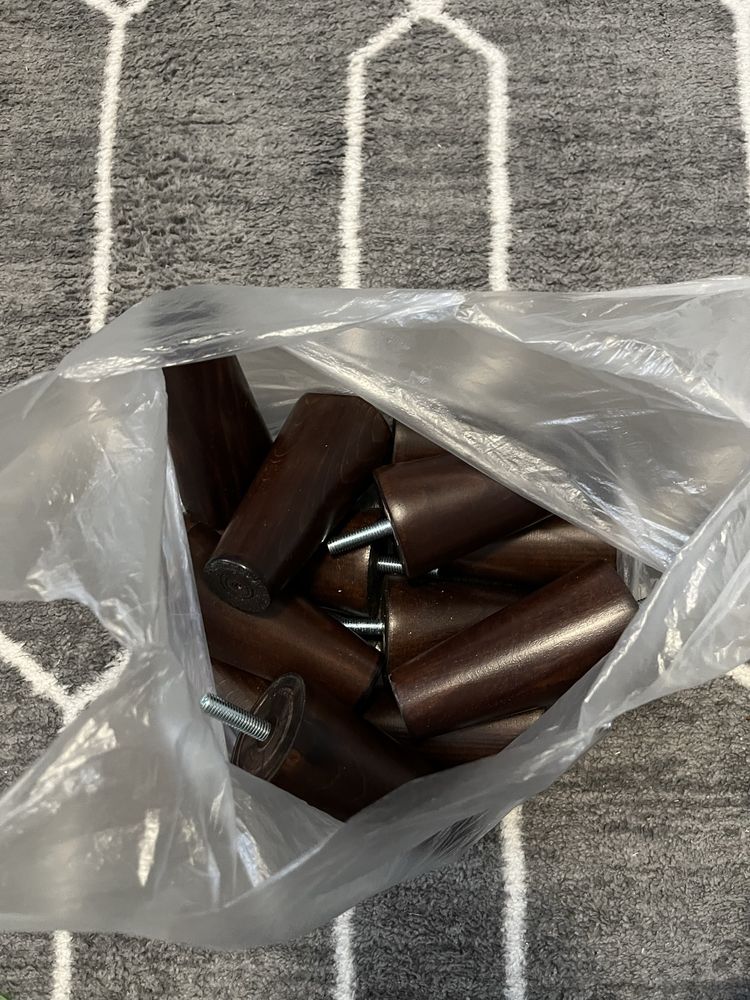 Brązowe nóżki bukowe do mebli 10cm
