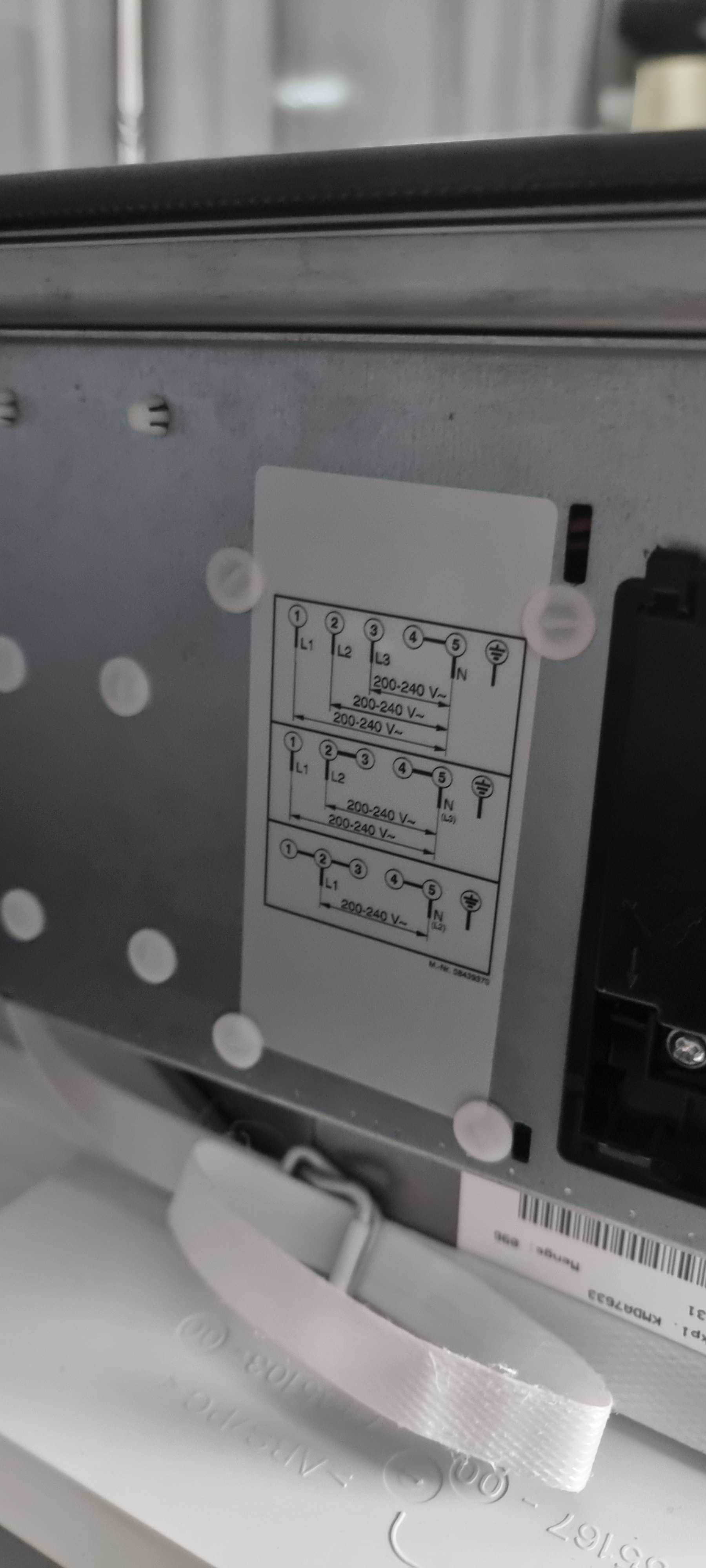 Płyta indukcyjna bezramkowa ze zintegrowanym wyciągiem Miele KMDA 7634