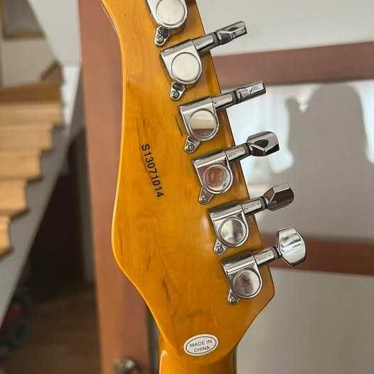 Sprzedam gitarę JAY TURSER JT-300-DB.