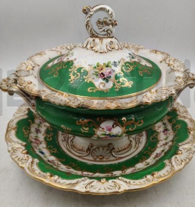 Порцелянова супниця ) на тарілці від Jacob Petit