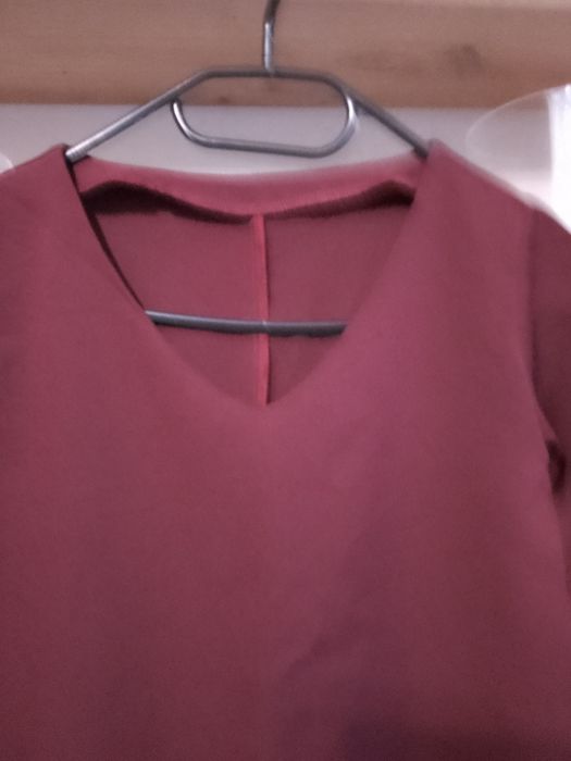 burgundowa prosta sukienka