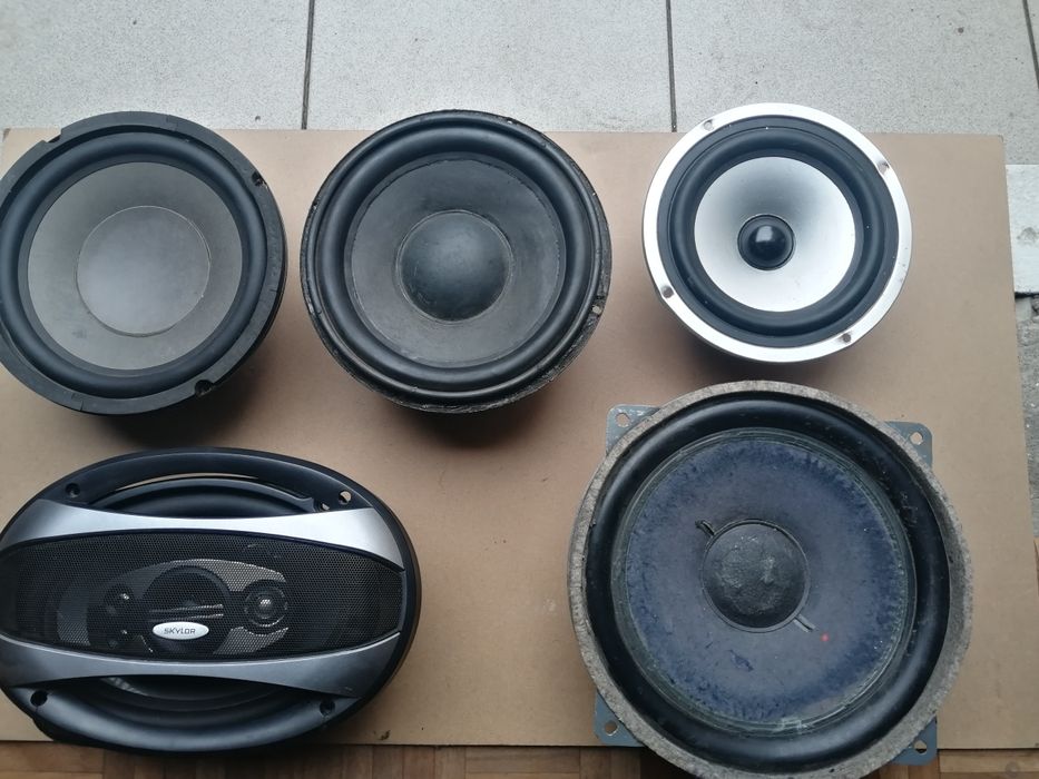 Динамики  большие разные