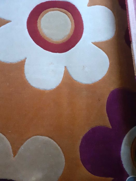 Dywan  140x200 w kolorowe kwiaty na pomarańczowym tle