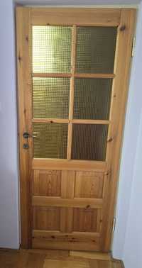 Drzwi drewniane, z szybami
