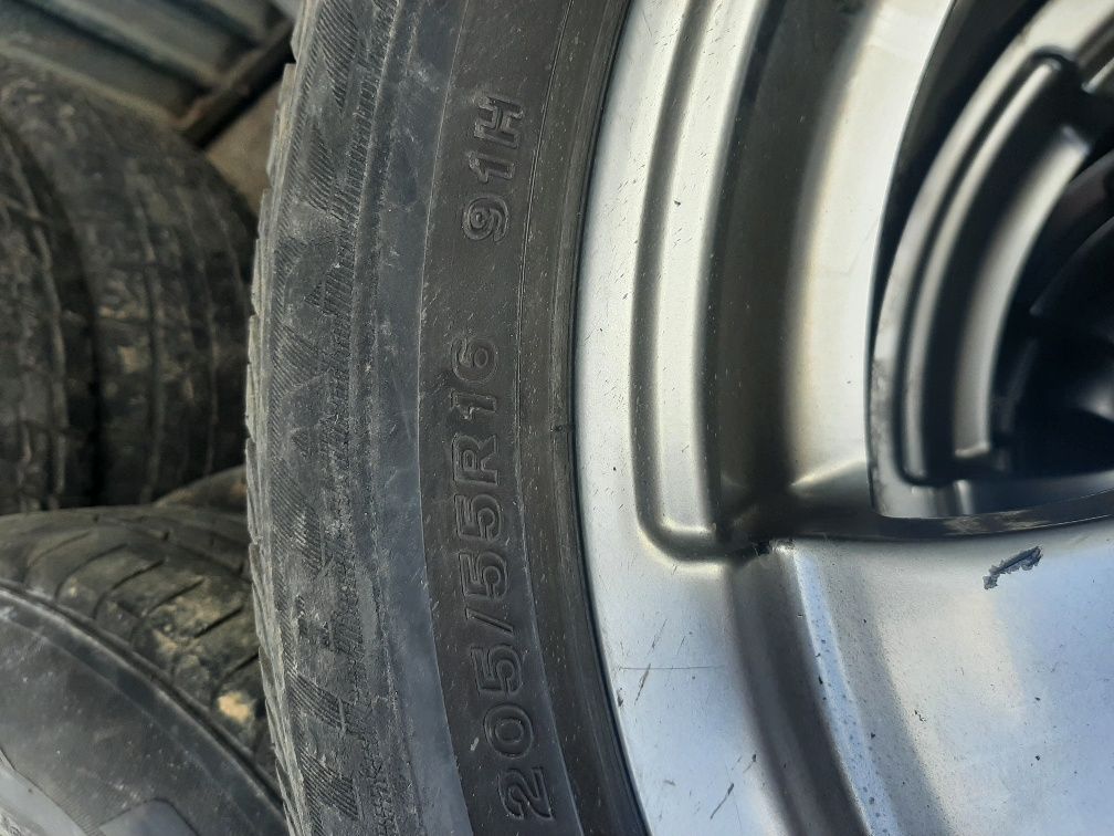 Резина  205 /55/ R16 Bridgestone Б/у