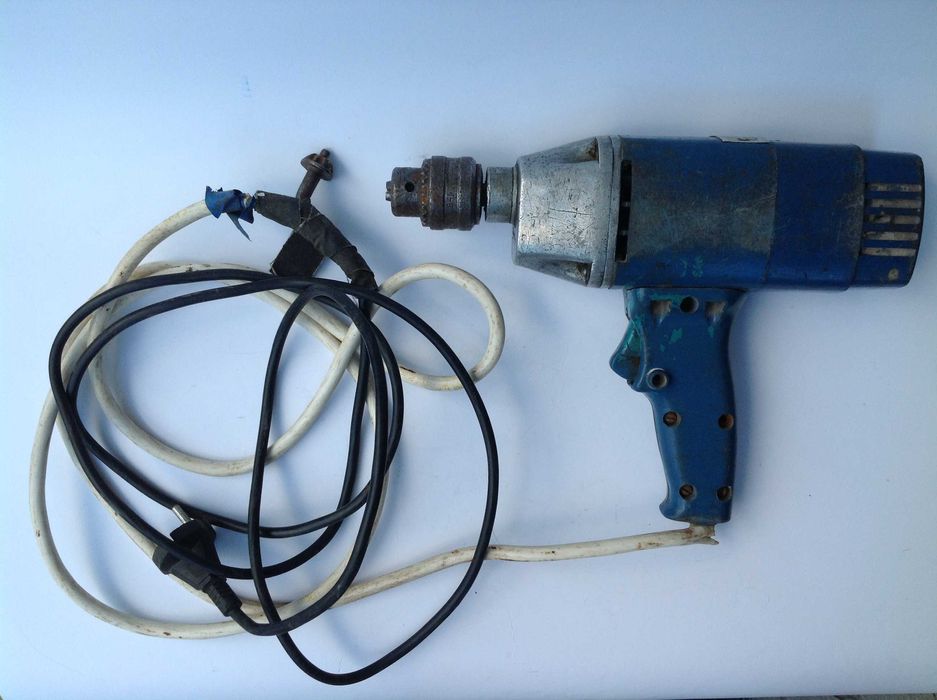 Дрель электрическая ИЭ2201 СССР (есть люфт вала)
