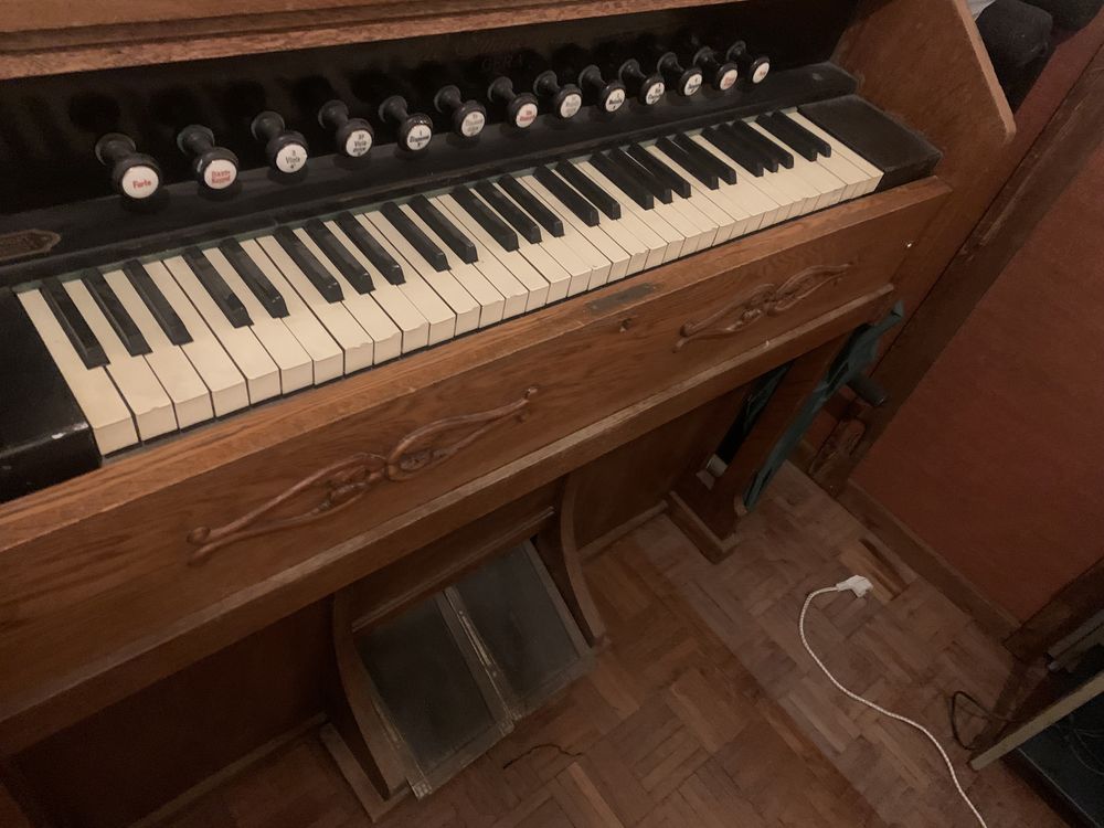 Orgão piano de fole em madeira vertical