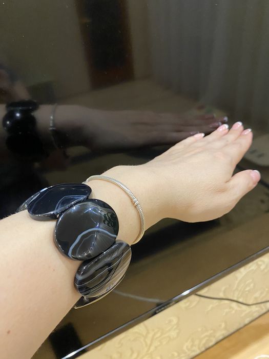 Шикарный браслет из натурального камня черного агата.