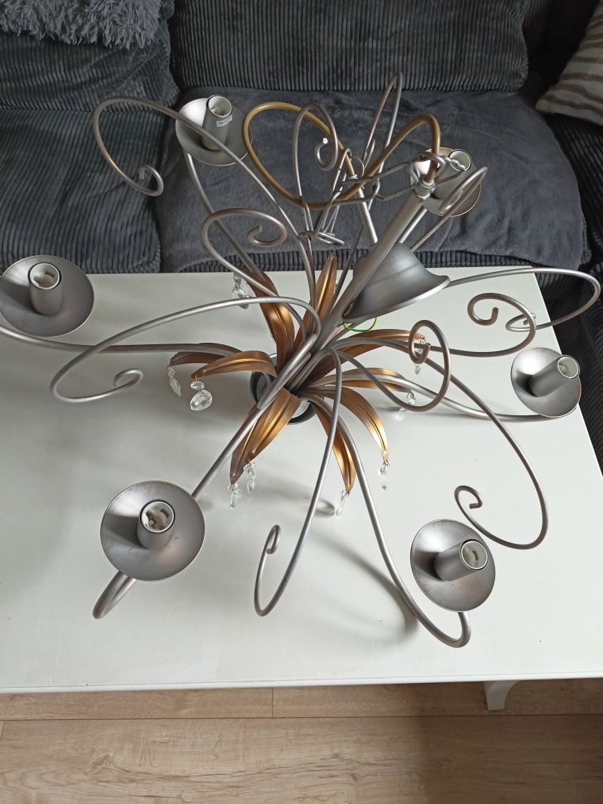 Lampa sufitowa wisząca świecznikowa.