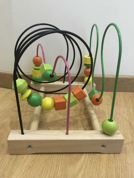 Montanha russa em madeira para crianças