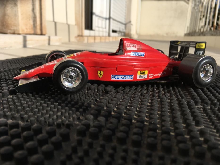 Ferrari F1 carro minuatura Burago 1:24