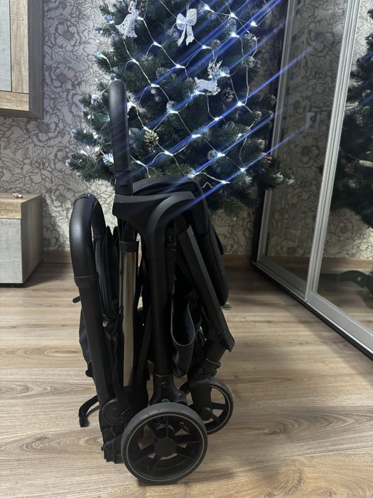 Продам прогулянкову коляску Carello