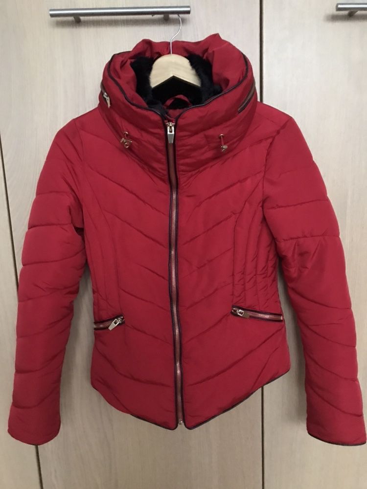 Kurtka Zara 34 xs s czerwona zimowa zamek