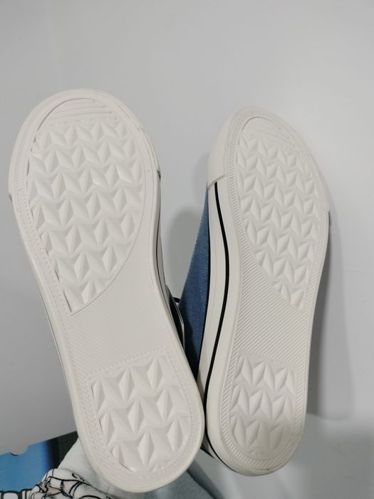 Vende-se tênis novos para mulher