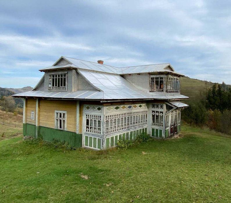 Будинок в Карпатах.