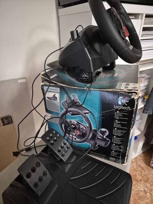 Volante e Pedais Driving Force GT