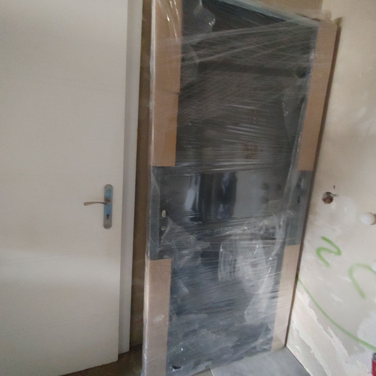 Drzwi zewnętrzne prawe nowe