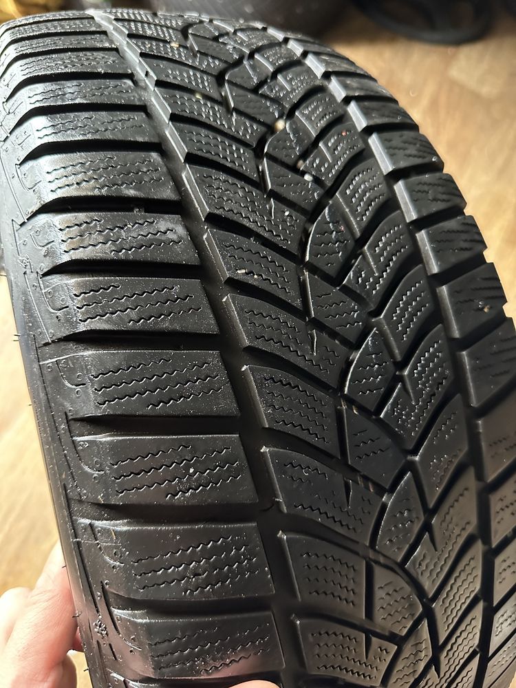 Продам резину GoodYear 215/50/17 18 рік